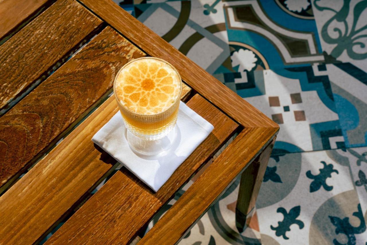 Kimpton Seafire Resort + Spa By Ihg West Bay Exteriör bild