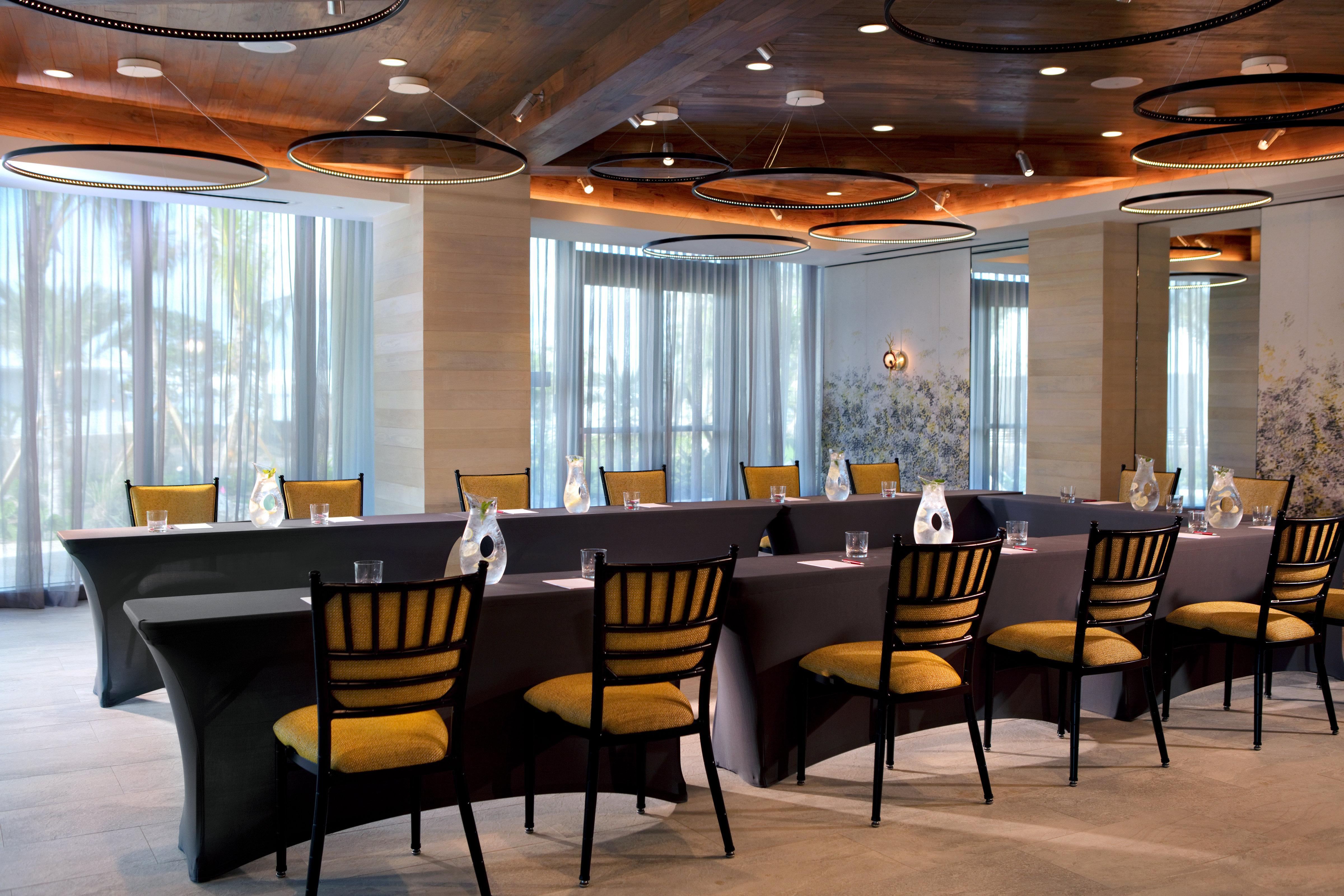 Kimpton Seafire Resort + Spa By Ihg West Bay Exteriör bild