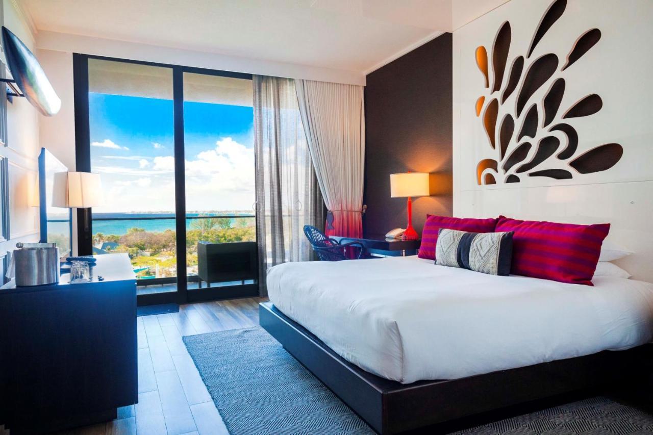 Kimpton Seafire Resort + Spa By Ihg West Bay Exteriör bild