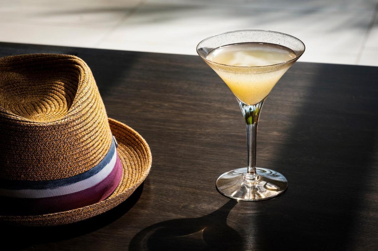 Kimpton Seafire Resort + Spa By Ihg West Bay Exteriör bild